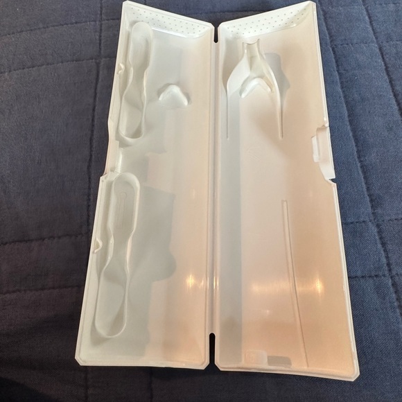 NWOT!  Oral B toothbrush travel cases (set of 2) - Picture 3 of 3